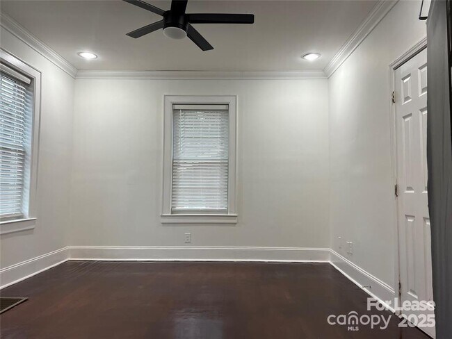 Foto del edificio - 424 Woodvale Pl