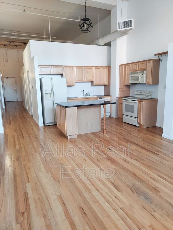 Building Photo - 1555 California St