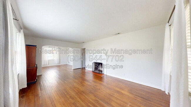 Building Photo - 1230 Lechlade St