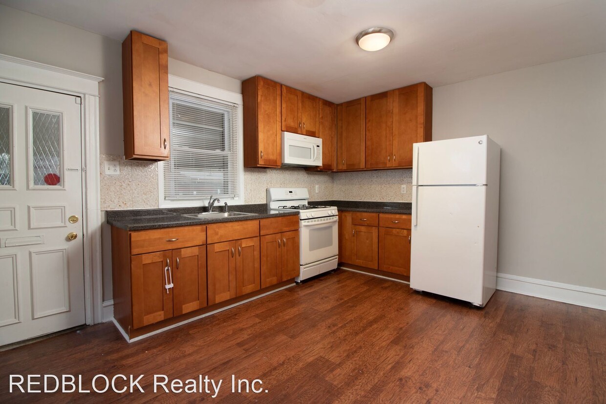 Primary Photo - 3 br, 1.5 bath House - 2828 Bridge ST
