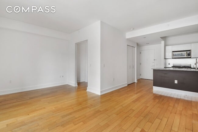 Building Photo - 350 W 42nd St