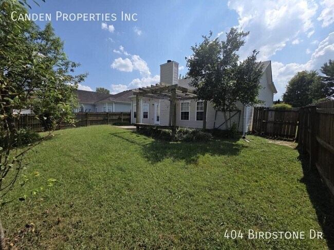 Foto del edificio - 404 Birdstone Dr