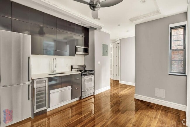 Building Photo - 1590 Lexington Ave