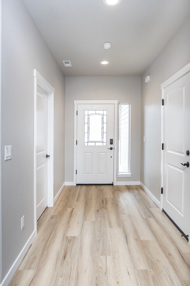 Foto del edificio - BRAND NEW- One Story