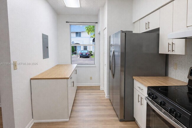 Foto del edificio - 835 NE 212th Terrace