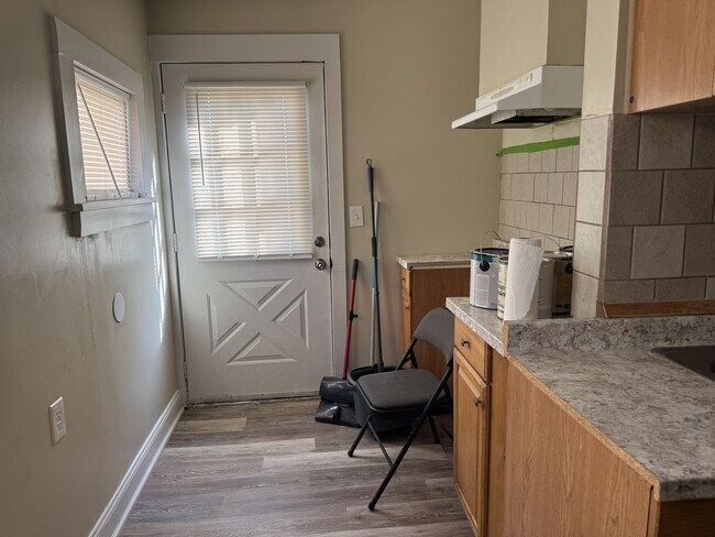 Building Photo - 72 Hollister St