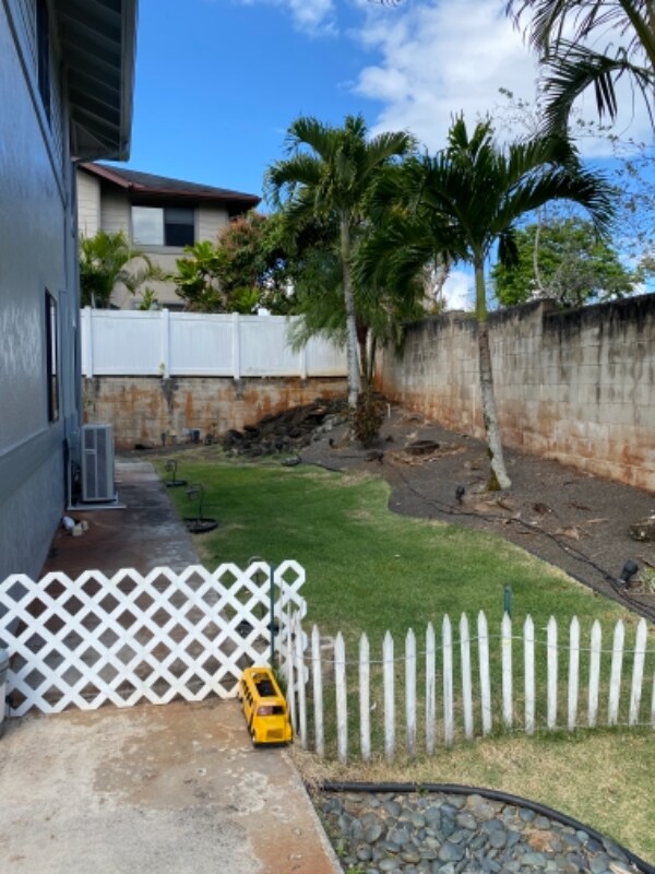 Building Photo - 95-1023 Molakea St