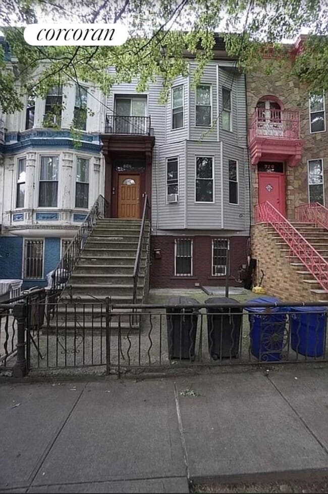 Building Photo - 712 Chauncey St