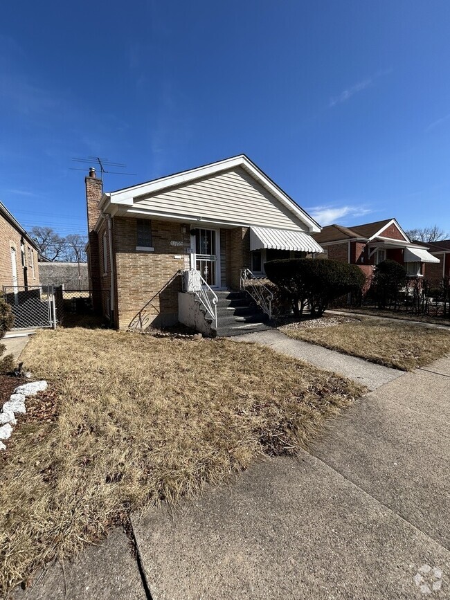 Building Photo - 10729 S Rhodes Ave