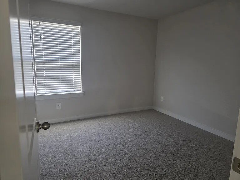 Building Photo - 4718 Oak Point Dr