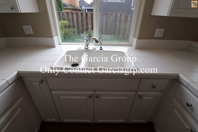 Foto del edificio - 6034 Northeast Birch Street