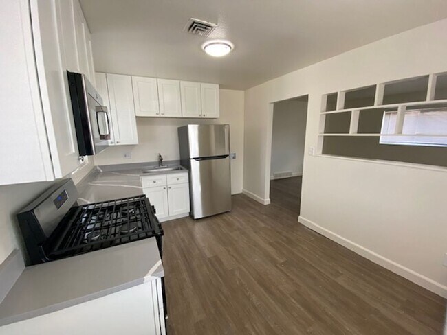 Building Photo - Remodeled Ranch Duplex