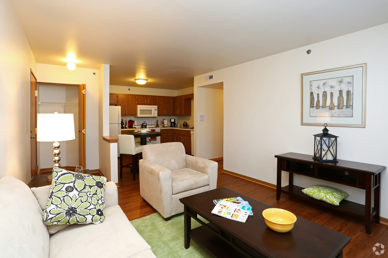 Sala de estar abierta - Riverside Glen Apartments