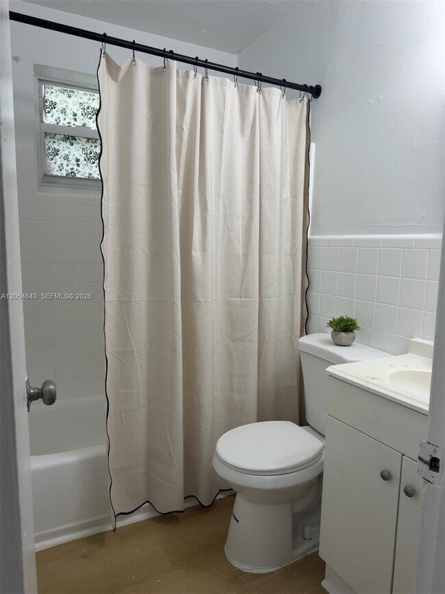 Foto del edificio - 1465 W 28th St