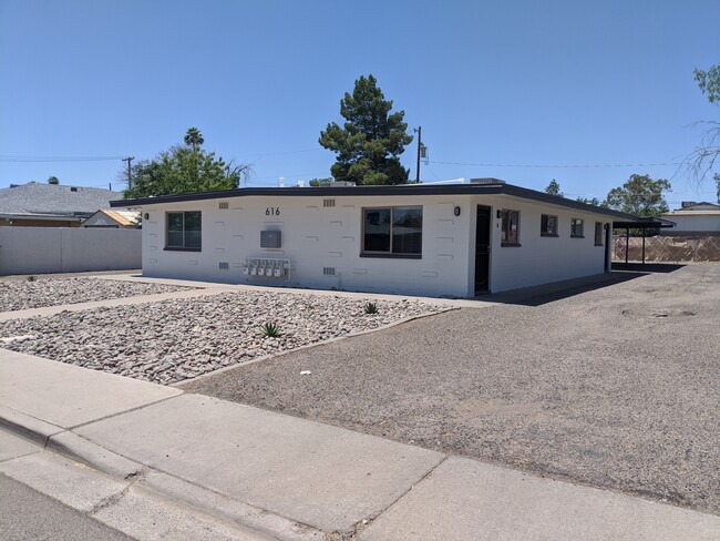 Building Photo - 616 S Bellview