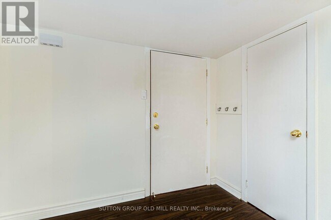 Building Photo - 5 Applefield Dr