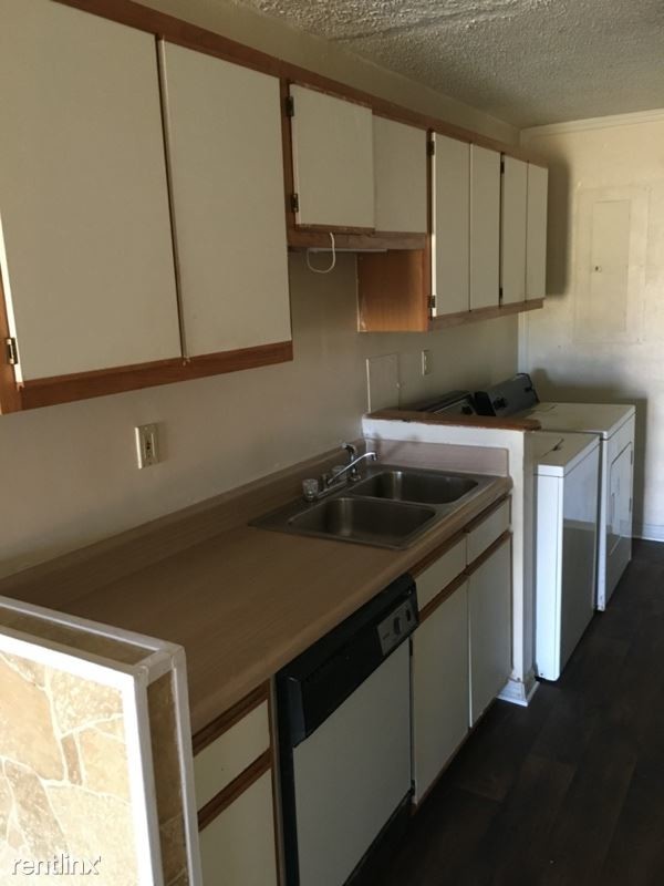 Building Photo - 870 Evergreen Dr