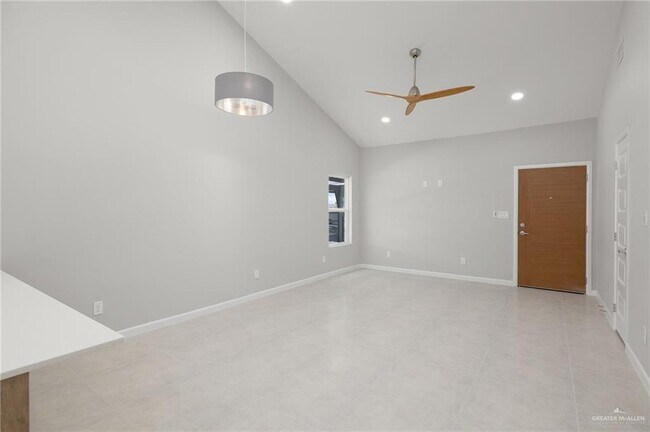 Foto del edificio - 2701 Woodpecker Rd
