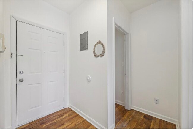 Building Photo - 233 Griffith St