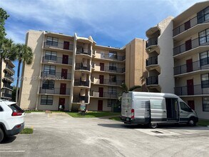 Building Photo - 3550 Blue Lake Dr
