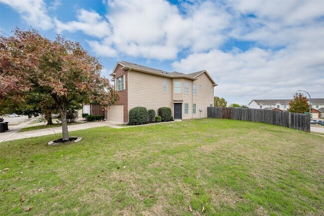 Building Photo - 7500 Lazy Spur Blvd