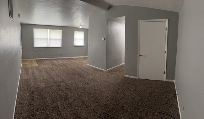 Building Photo - 2750 E Phylbeck Ave