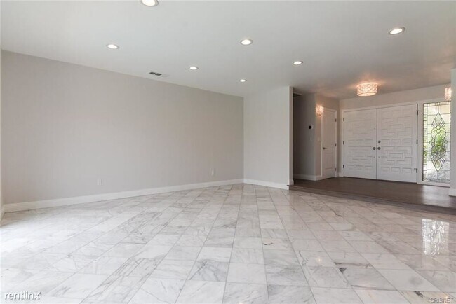 Building Photo - 4 br, 3 bath House - 4759 Del Moreno Pl