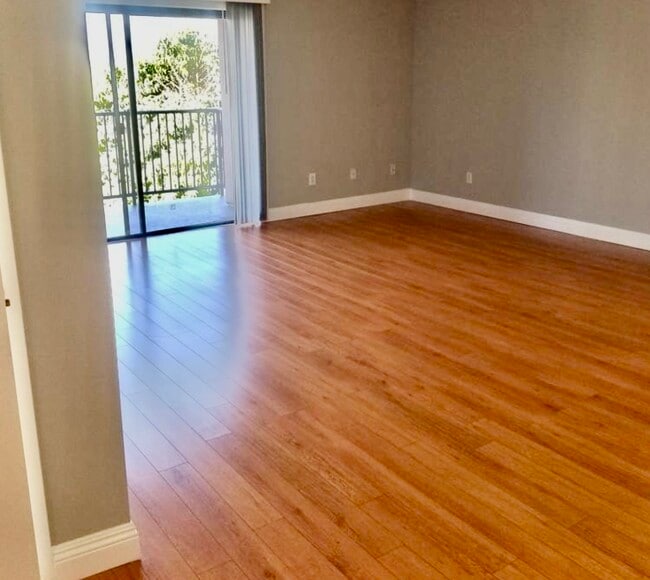 Building Photo - 3852 Vinton Ave