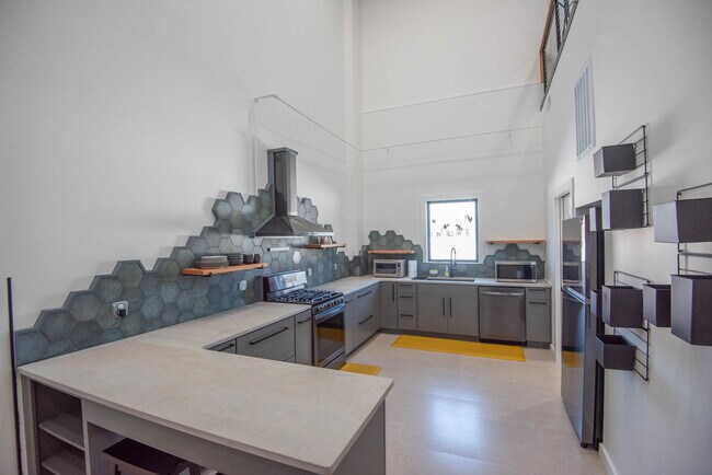 Foto del edificio - 215 S Jefferson Ave