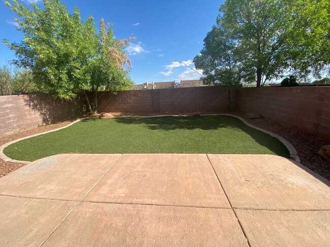 Building Photo - Close to Downtown Summerlin. 3 bed/2.5 bat...