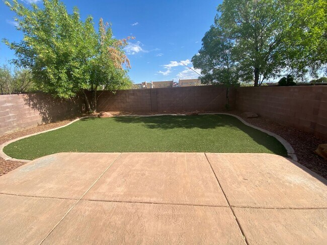Foto del edificio - Close to Downtown Summerlin. 3 bed/2.5 bat...