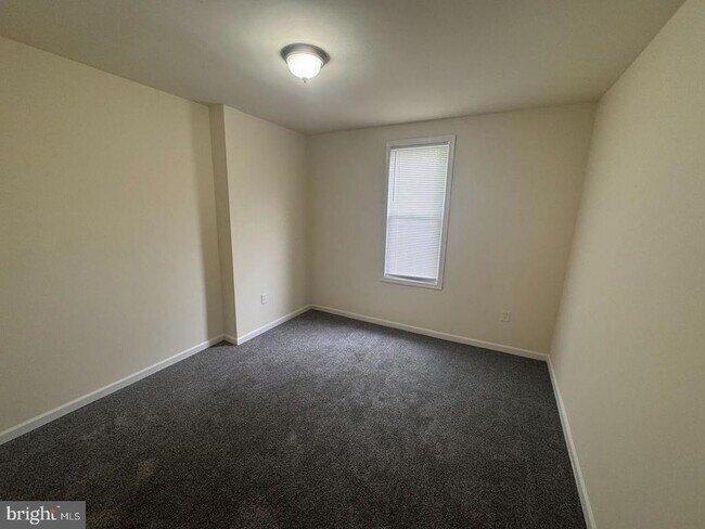 Foto del edificio - 5835 Catharine St