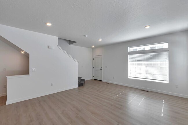 Building Photo - Like New Lehi Row End Townhouse w 2 car at...