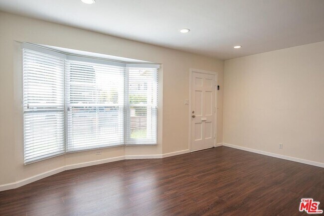 Foto del edificio - 1524 Louella Ave