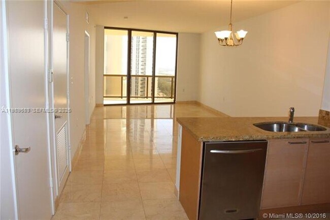 Foto del edificio - 16275 Collins Ave