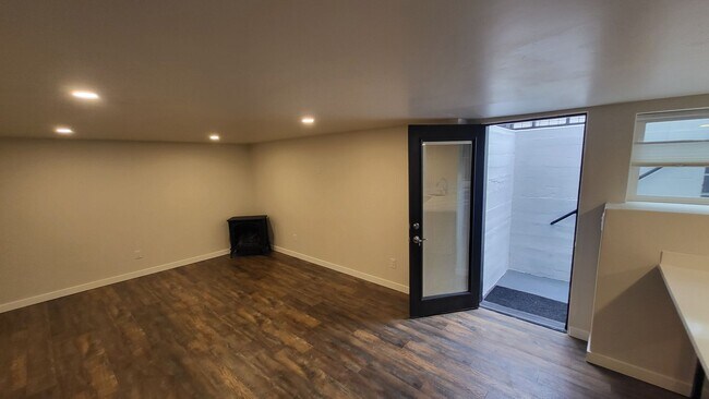 Building Photo - 1460 NW Newport Ave