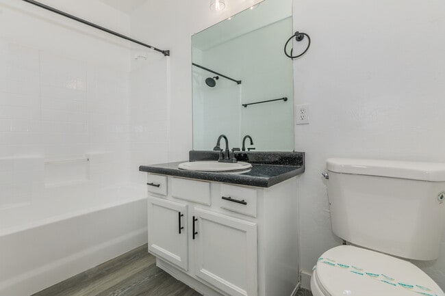 Building Photo - Vertical East Apartments *All Units Remodeled*