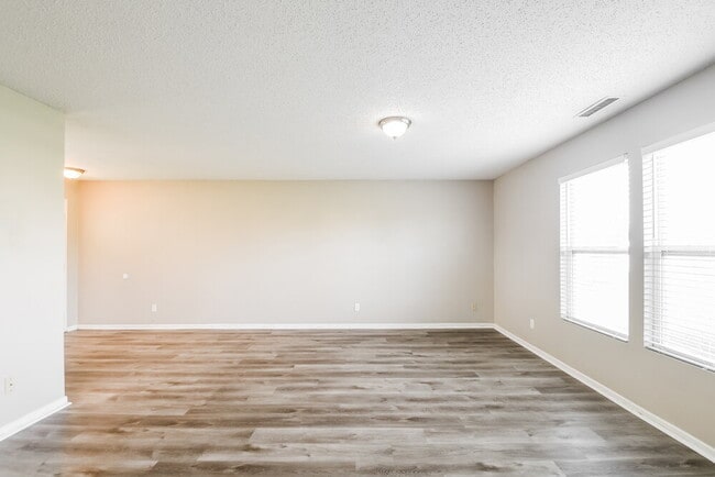 Foto del edificio - 7930 Caraway Ln