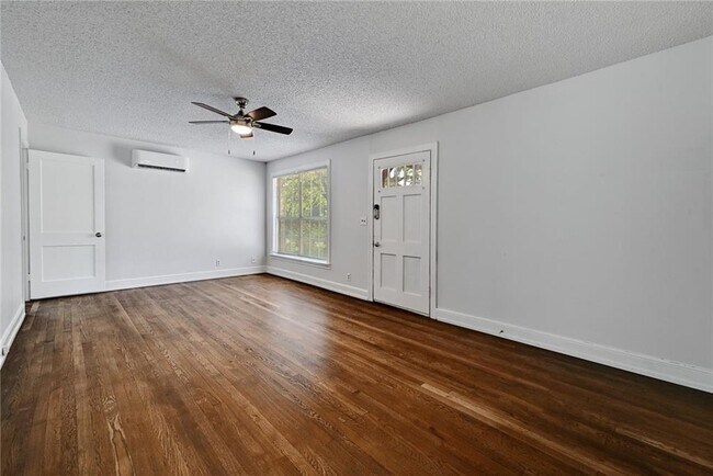 Building Photo - 1402 Morgan Ln