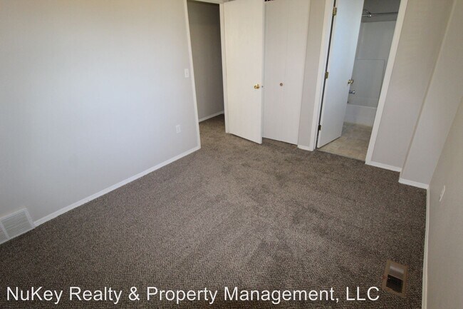 Building Photo - 3 br, 2 bath Apartment - 652 S. Perry St.