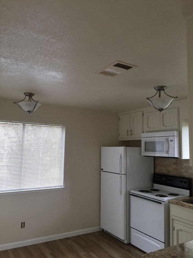 Foto del edificio - 407/409E. Alexander