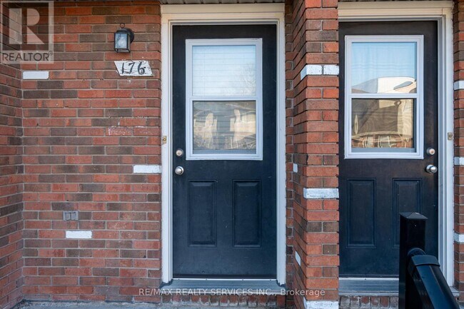 Photo du bâtiment - 100 Brownleigh Ave