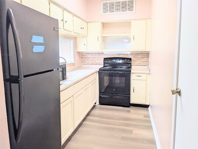 Foto del edificio - 10855 Meadowglen Ln