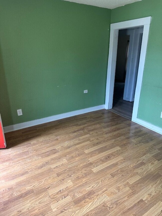 Building Photo - 3 Bedroom 1 Bath home close to WT Universi...