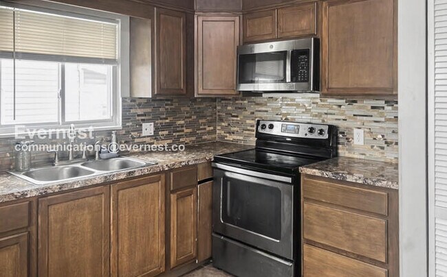 Building Photo - 972 Concord Ave