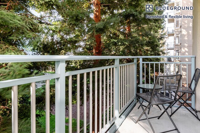 Foto del edificio - 2400 W El Camino Real