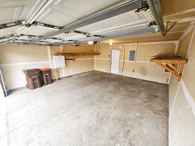 Building Photo - 2639 Yellowstone Dr