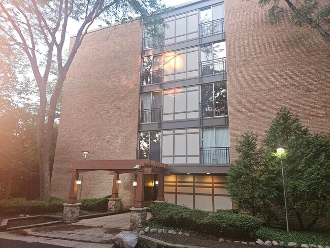 Foto del edificio - 5800 Oakwood Dr