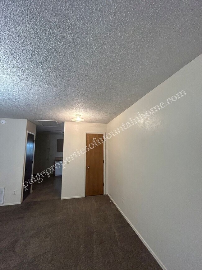 Foto del edificio - 241 Hillcrest Rd