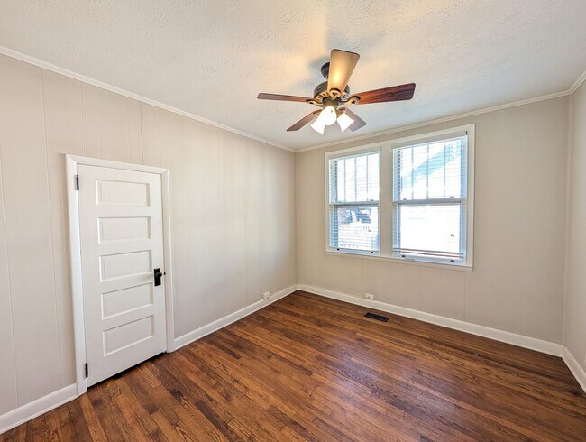 Foto del edificio - West Asheville Cottage-Long Term Rental